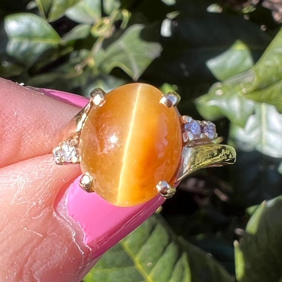 VINTAGE 14K YELLOW GOLD GOLD OVAL CABOCHON TIGER'S EYE DIAMOND RING BEAUTIFUL